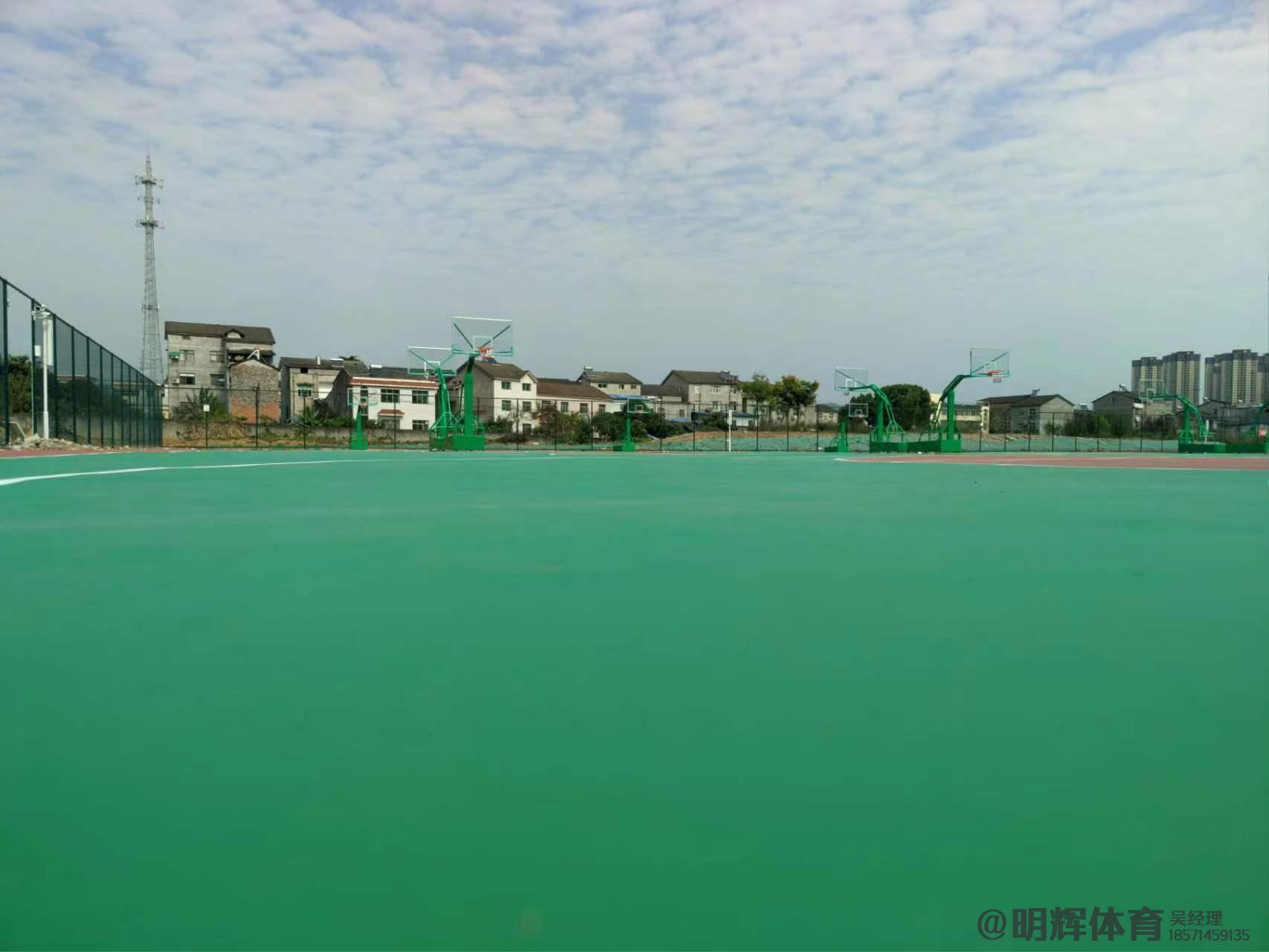 厦门硬地丙烯酸球场的优缺点